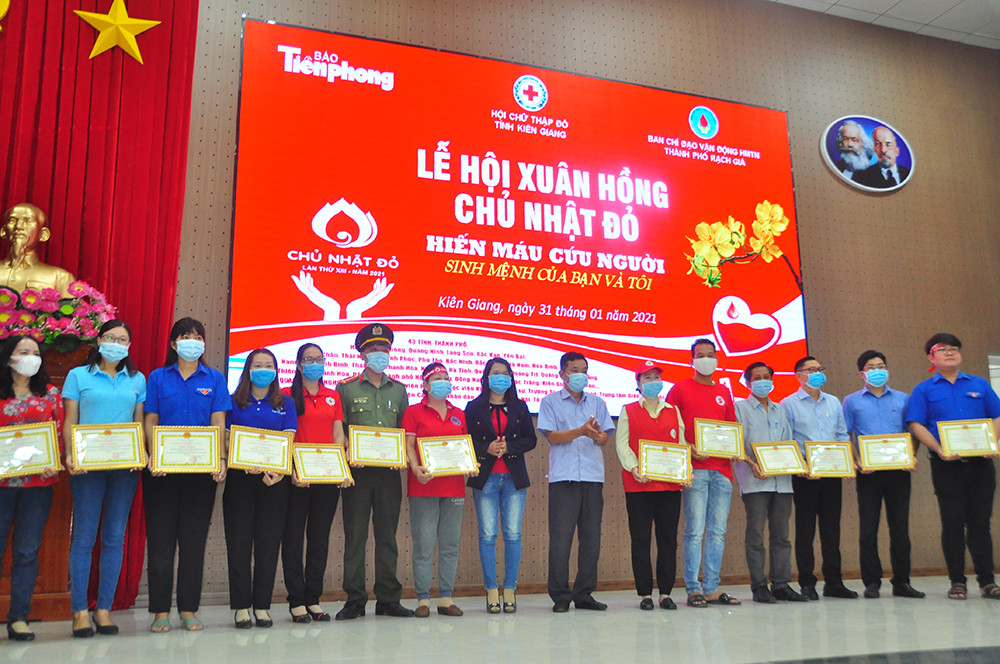 Lan tỏa 'Chủ nhật Đỏ' tại Kiên Giang ảnh 12