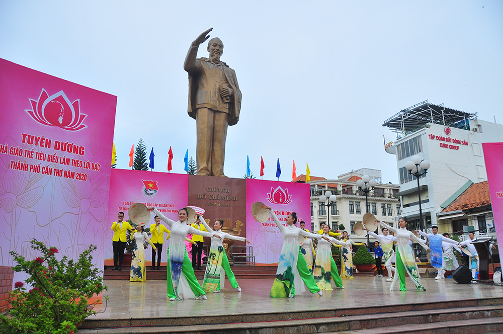 Cần Thơ tuyên dương 79 thanh niên tiên tiến làm theo lời Bác ảnh 2