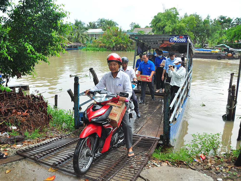 'Chuyến xe ước mơ' mang yêu thương đến với học sinh vùng sâu ảnh 20