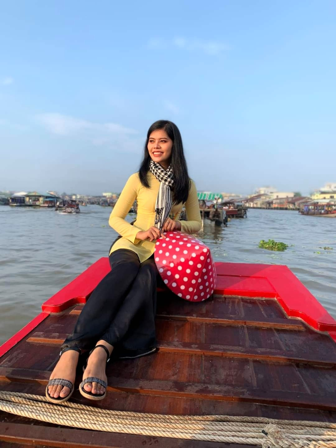 Nữ sinh du lịch Cần Thơ muốn mang vẻ đẹp đất nước đến với bạn bè thế giới ảnh 11