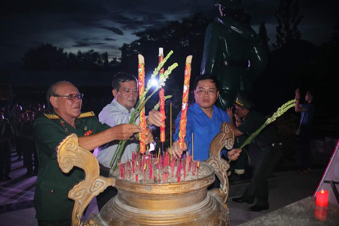 Hàng nghìn bạn trẻ ở ĐBSCL tri ân anh hùng liệt sỹ ảnh 5