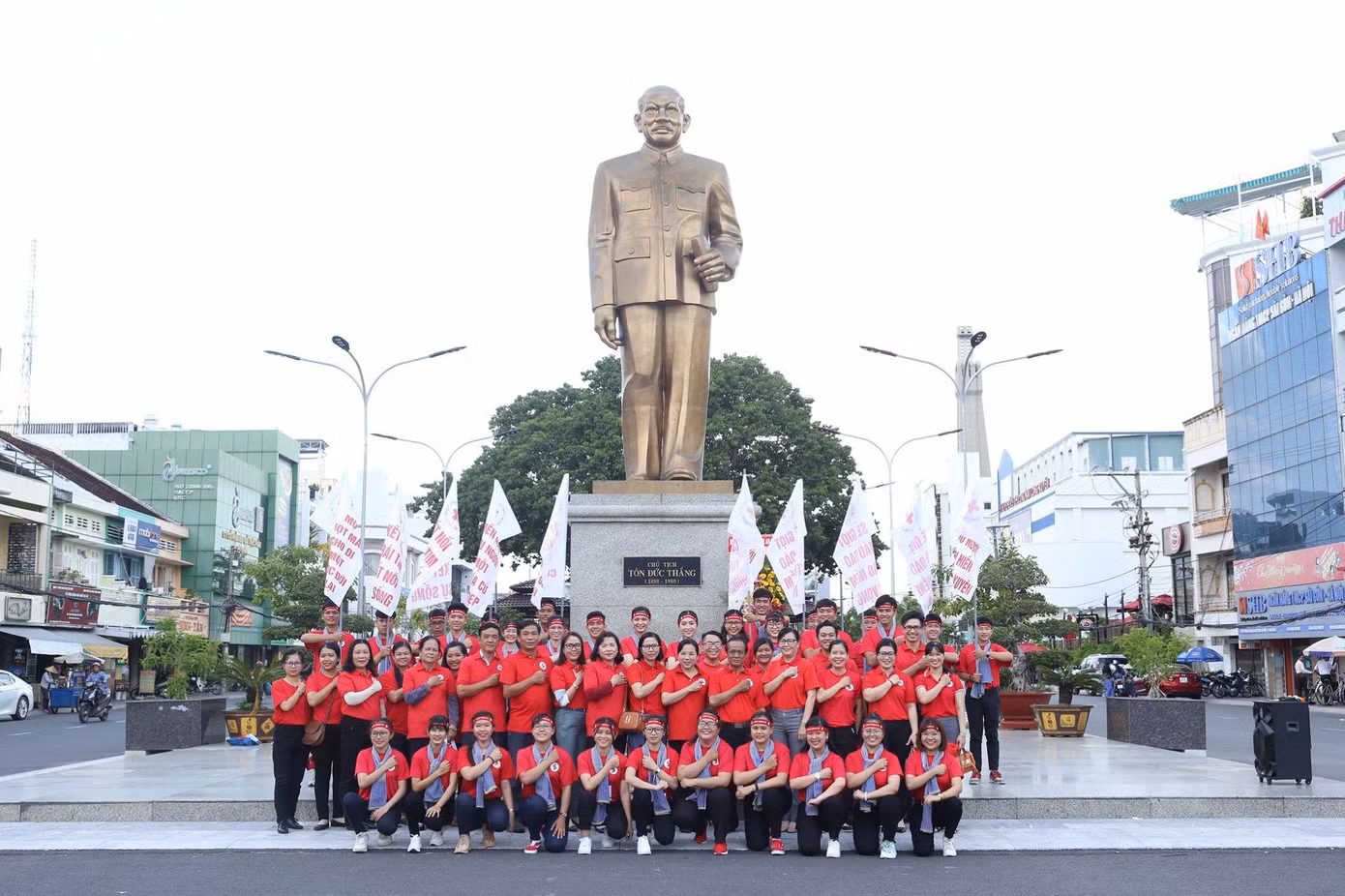 Những cây cầu bắc nhịp yêu thương ảnh 1