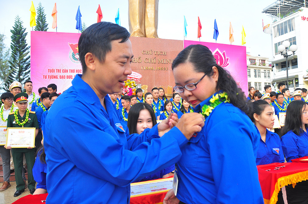 Cần Thơ tuyên dương 79 thanh niên tiên tiến làm theo lời Bác ảnh 10