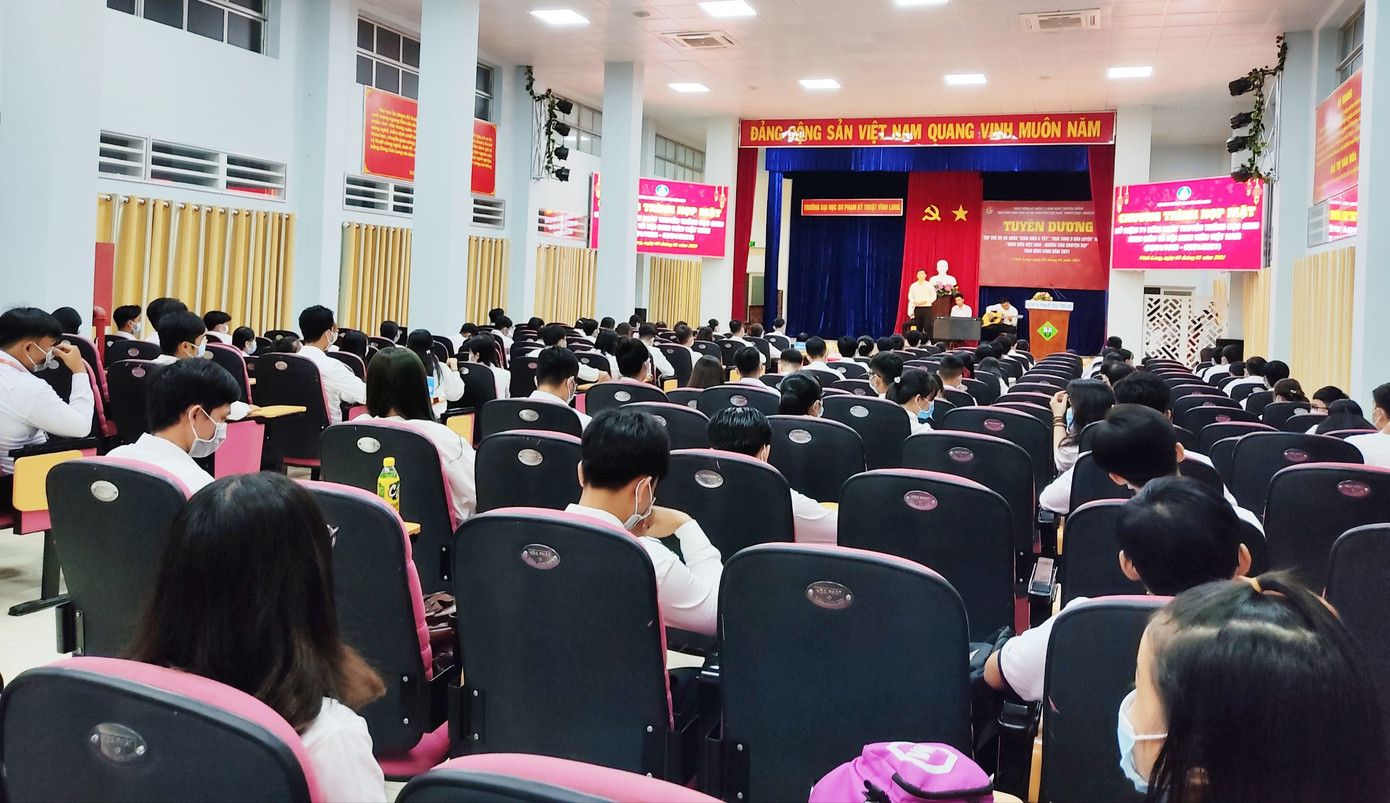 Vĩnh Long tuyên dương hơn 100 'Sinh viên 5 tốt' năm 2021 ảnh 3