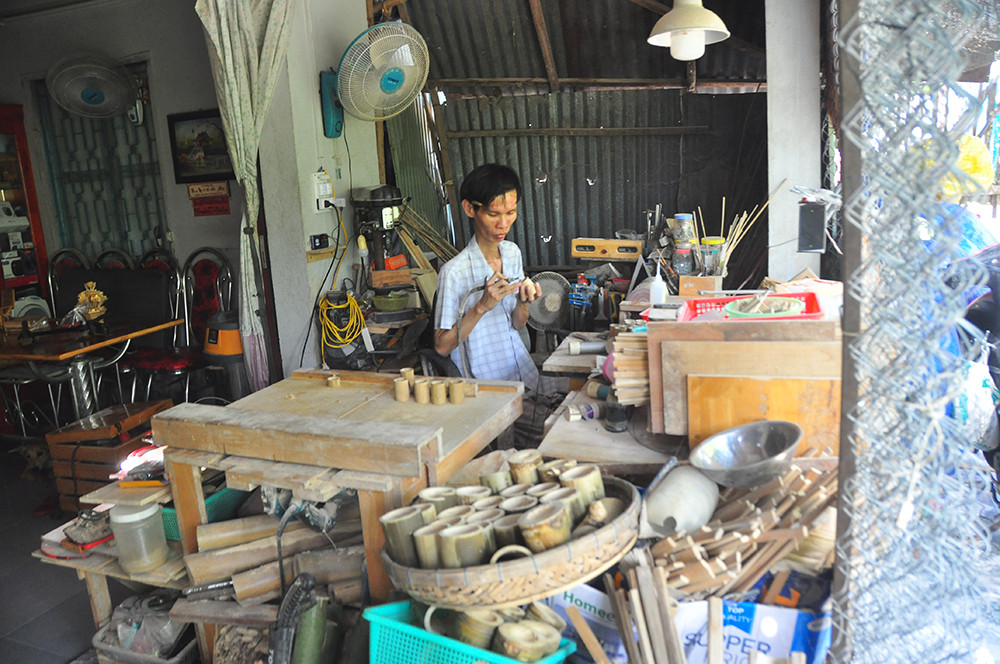 Tác phẩm nghệ thuật từ tre qua bàn tay khéo léo của chàng trai khuyết tật ảnh 12