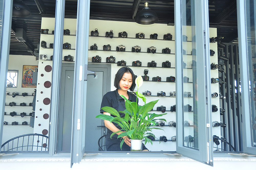 Lóa mắt với bộ sưu tập 600 máy ảnh của chàng trai ở miền Tây ảnh 10