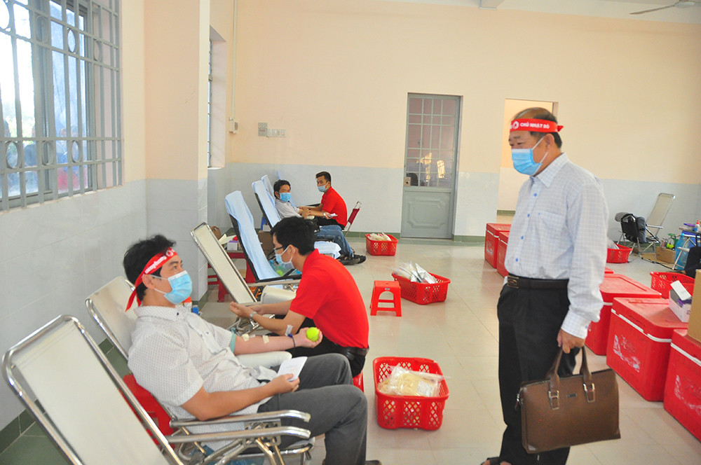 Hàng trăm bạn trẻ tham gia hiến máu tại trường ĐH Đồng Tháp ảnh 8