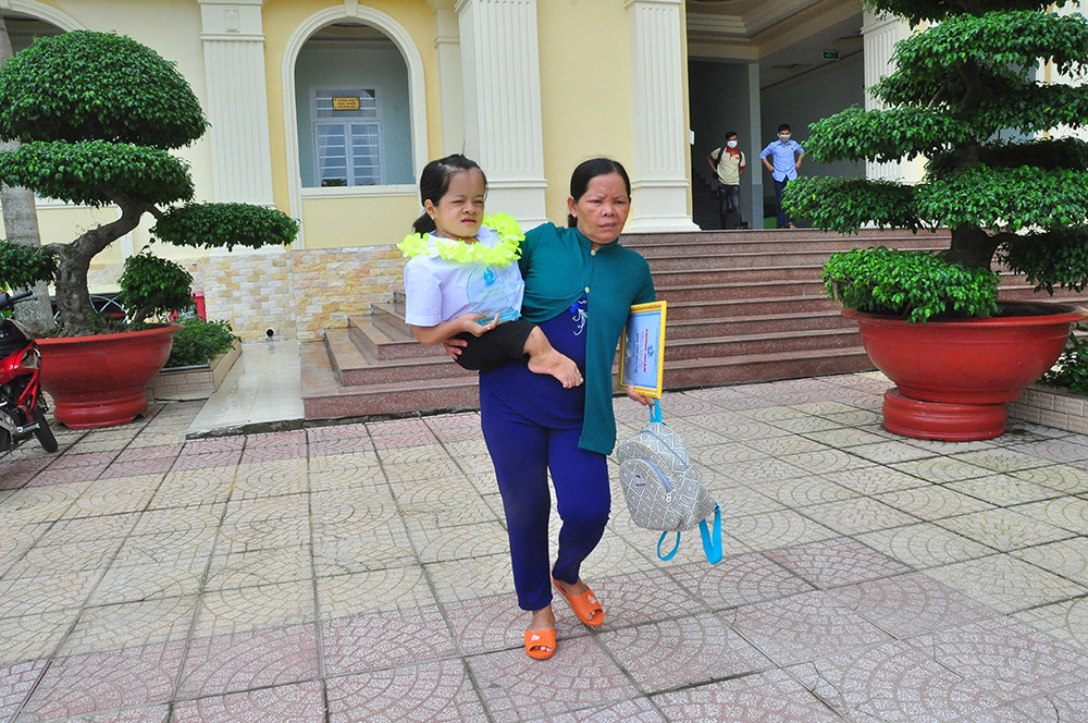 Cảm động với nghị lực của nữ sinh nhiễm chất độc da cam ​ ảnh 6