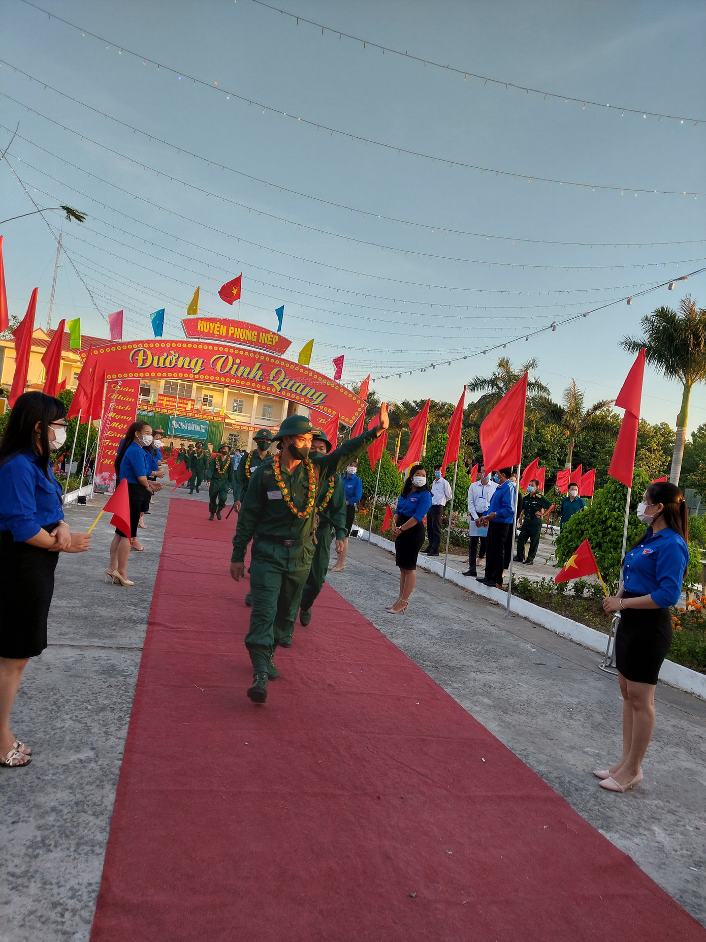 Gần 5.000 tân binh TPHCM, thanh niên ĐBSCL hăng hái lên đường bảo vệ Tổ quốc ảnh 36