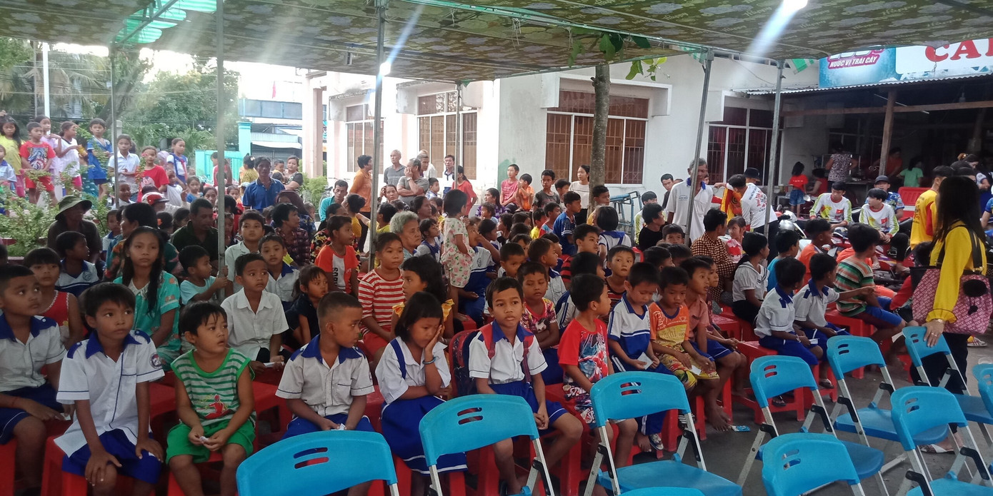 Hàng nghìn phần quà đến với trẻ em ĐBSCL vui Trung thu ảnh 7