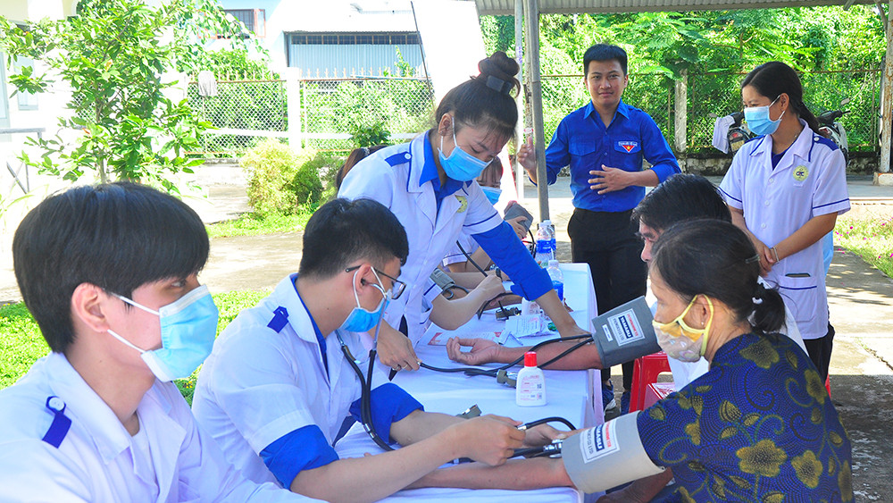 Khám bệnh cho người dân vùng sâu TP Cần Thơ ảnh 9