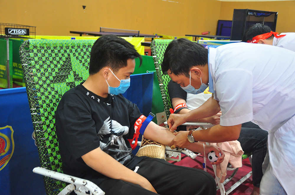 Tưng bừng Chủ nhật Đỏ tại Cà Mau ảnh 7