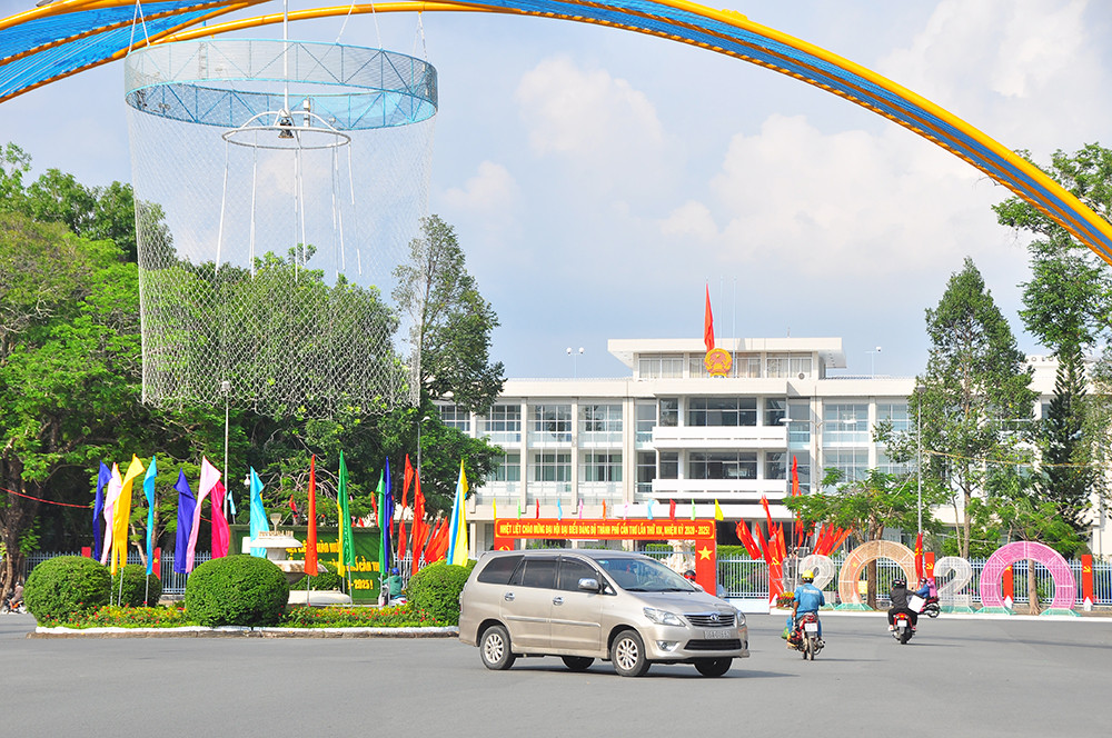 Đường phố Cần Thơ rợp bóng cờ hoa chào mừng Đại hội Đảng ảnh 6