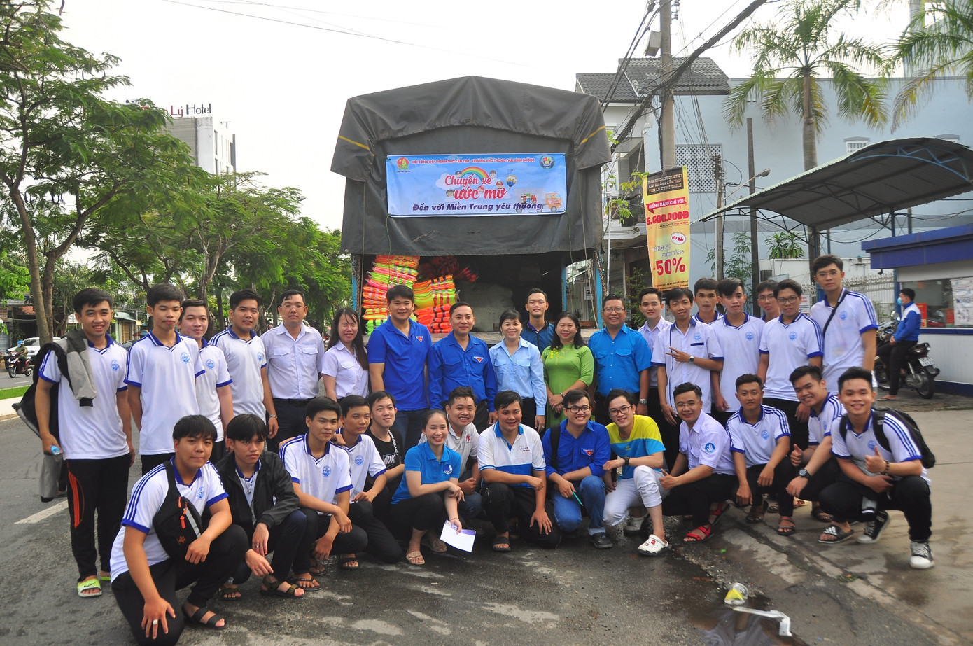 Chuyến xe của tuổi trẻ Cần Thơ đến với đồng bào miền Trung ảnh 8