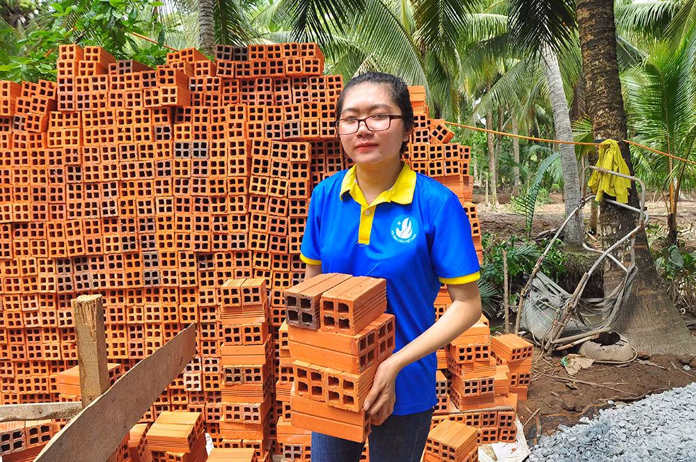 Những 'bóng hồng' tình nguyện không quản nắng mưa ảnh 6