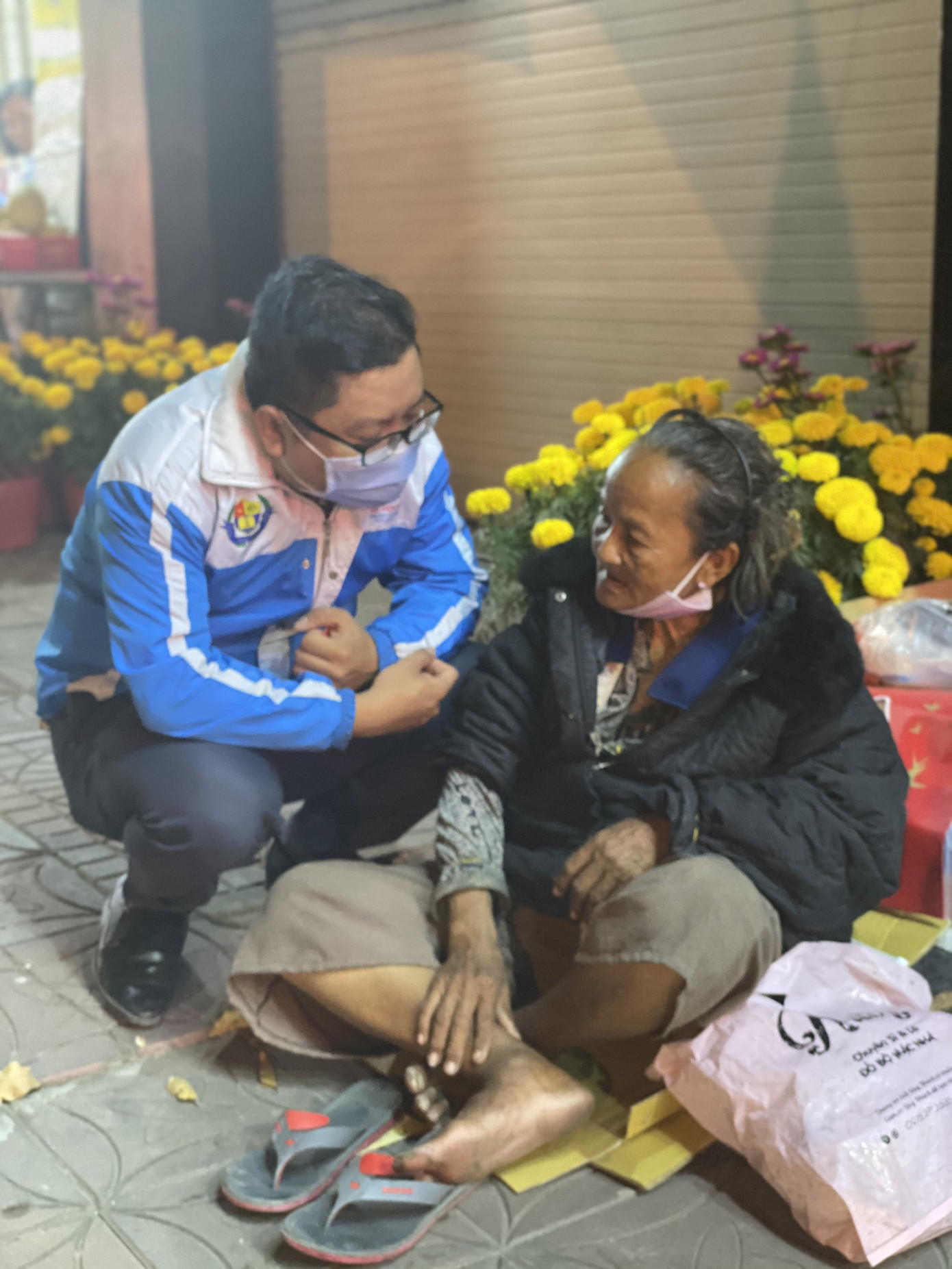 Ấm áp những phần quà dành tặng người nghèo đón Tết ảnh 7