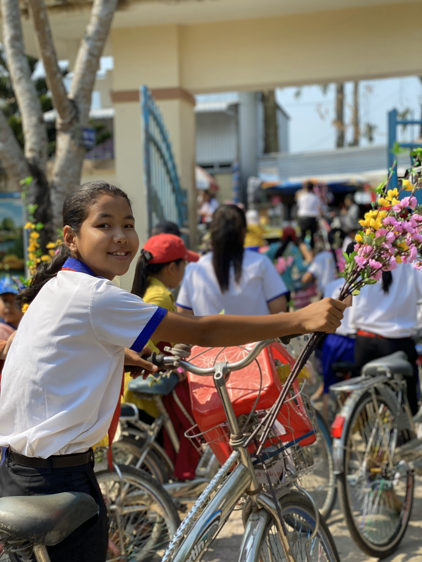 Mang xuân yêu thương đến với trẻ em nghèo vùng sâu ảnh 2