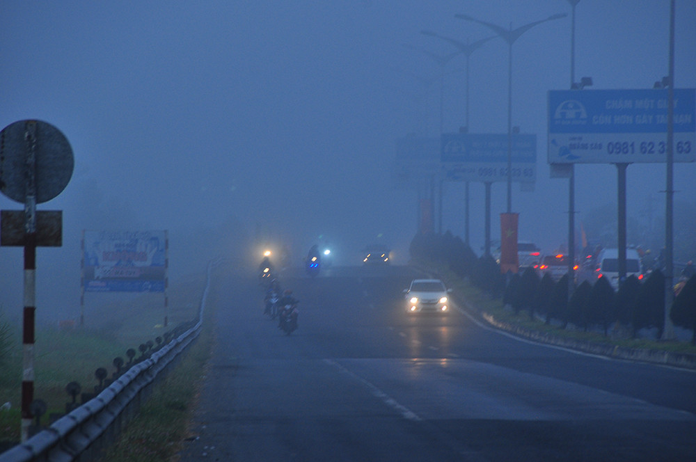 Sương mù xuất hiện dày đặc ngày đầu năm ở Cần Thơ ảnh 5