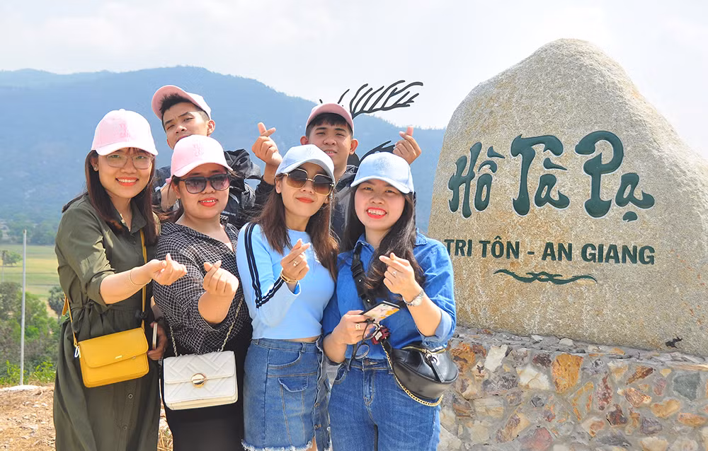 Khám phá 'Tuyệt tình cốc' miền Tây đẹp hút hồn giới trẻ ảnh 13