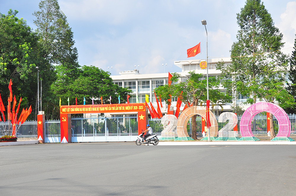 Đường phố Cần Thơ rợp bóng cờ hoa chào mừng Đại hội Đảng ảnh 7
