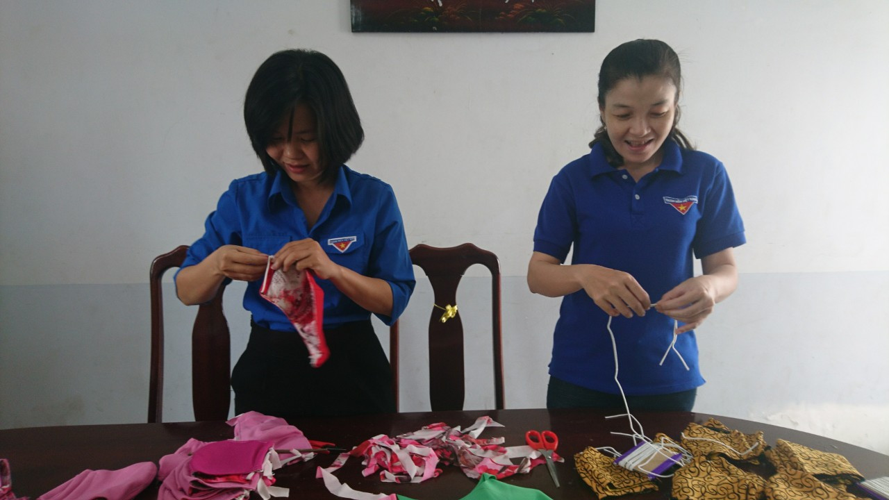 Thanh niên Cần Thơ may 2000 khẩu trang phục vụ học sinh phòng dịch ảnh 5