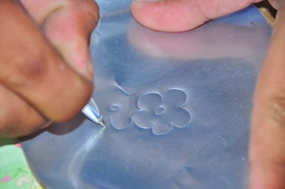 Độc đáo tranh làm từ đồ tái chế của phó Bí thư xã đoàn ảnh 4