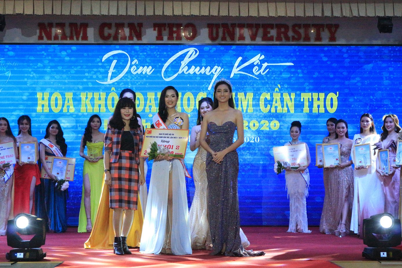 Nữ sinh Lê Thị Tường Vy đăng quang Hoa khôi đại học Nam Cần Thơ ảnh 3