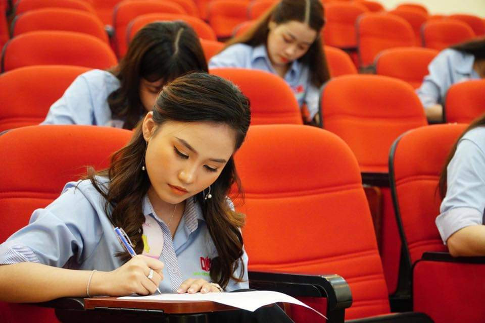 Vẻ đẹp tỏa sáng của nữ sinh 19 tuổi vùng sông nước ảnh 7