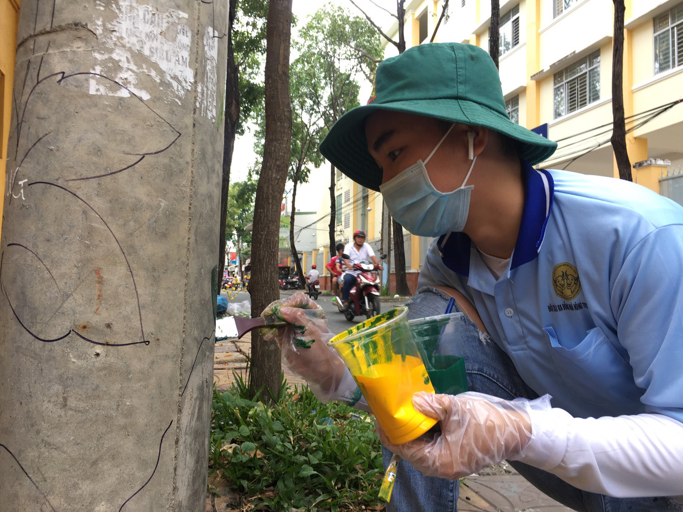 'Trụ điện nở hoa' giữa lòng thành phố Cần Thơ ảnh 6