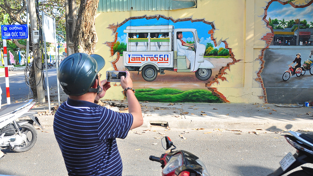 Tái hiện Cần Thơ xưa và nay trên con đường bích họa ảnh 2