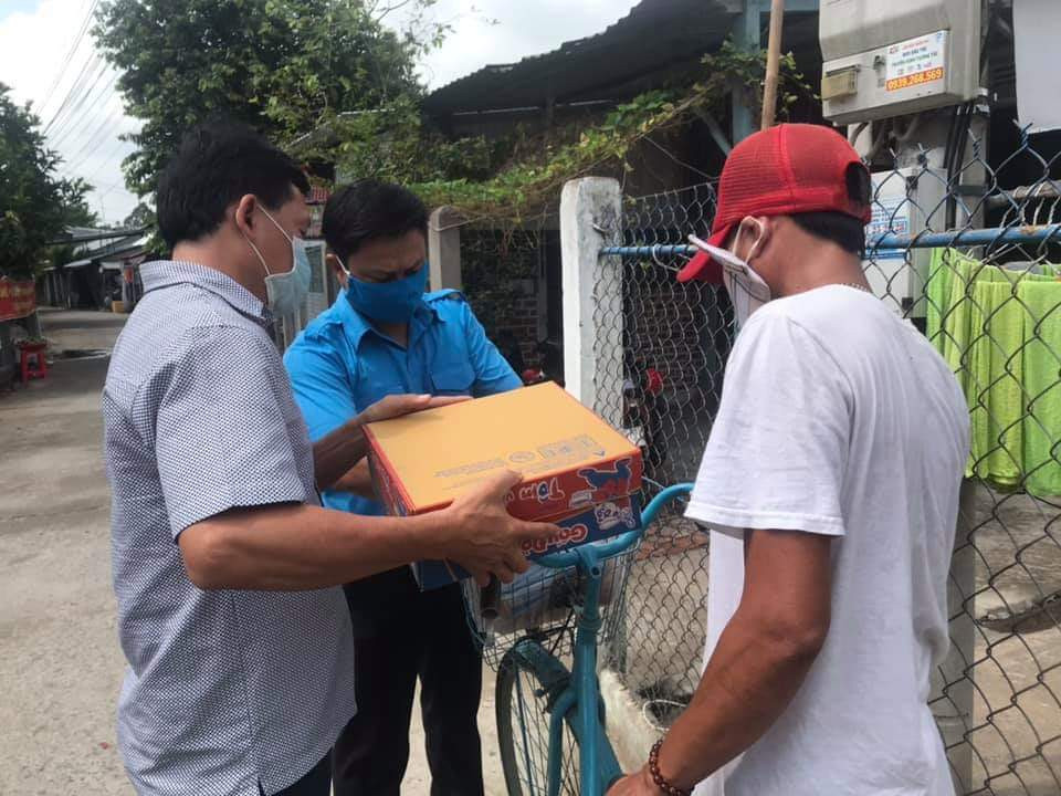 Những phần quà ấm lòng đồng bào Khmer dịp Tết Chol Chnam Thmay ảnh 2