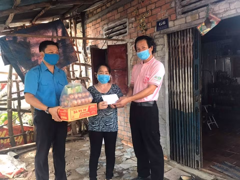 Những phần quà ấm lòng đồng bào Khmer dịp Tết Chol Chnam Thmay ảnh 3