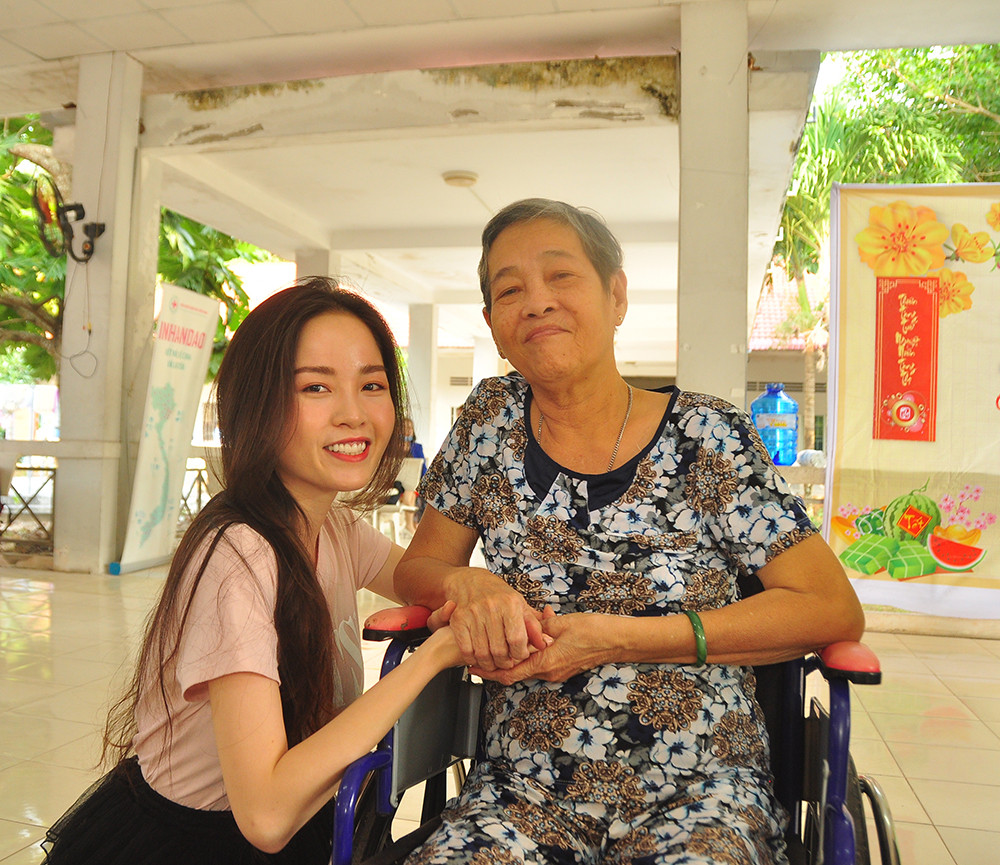 Hoa khôi Huỳnh Thúy Vi, Lê Thị Tường Vy tham gia các hoạt động đầy ý nghĩa ảnh 4