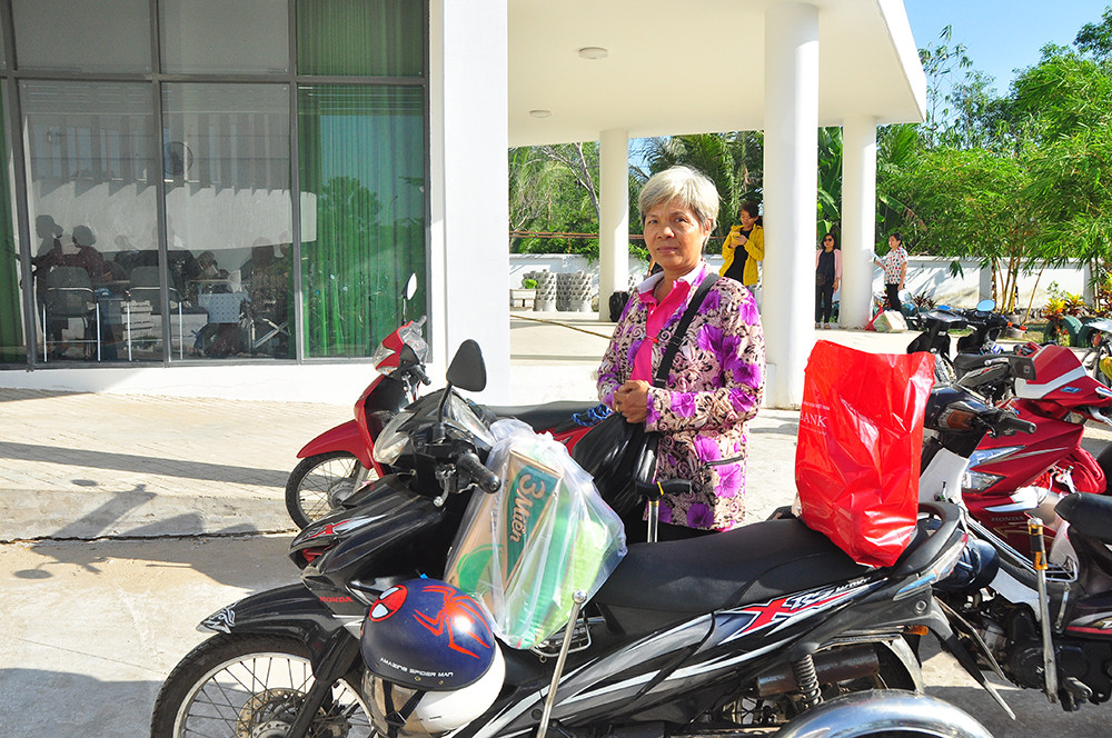 Người khuyết tật vượt hàng chục cây số để nhận quà tết ảnh 9