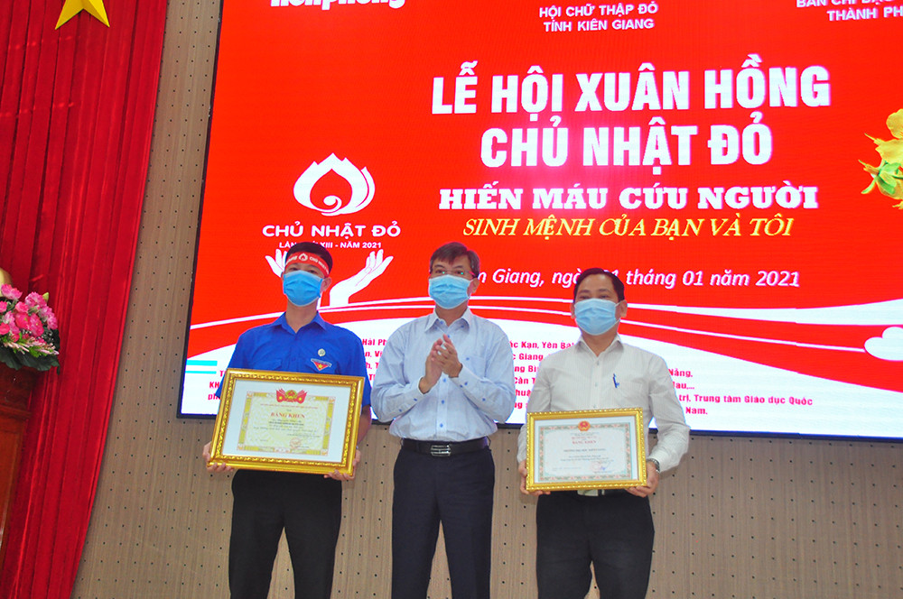 Lan tỏa 'Chủ nhật Đỏ' tại Kiên Giang ảnh 11