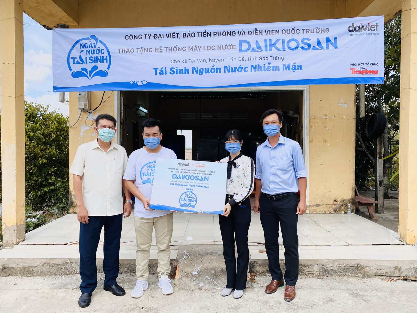 Hệ thống máy lọc nước nhiễm mặn đến với bà con Trà Vinh và Sóc Trăng ảnh 2