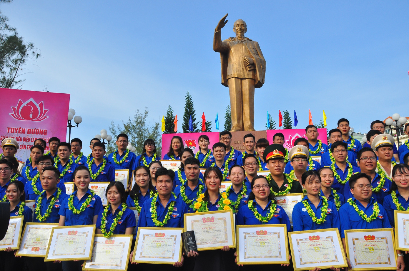 Cần Thơ tuyên dương 79 thanh niên tiên tiến làm theo lời Bác ảnh 8