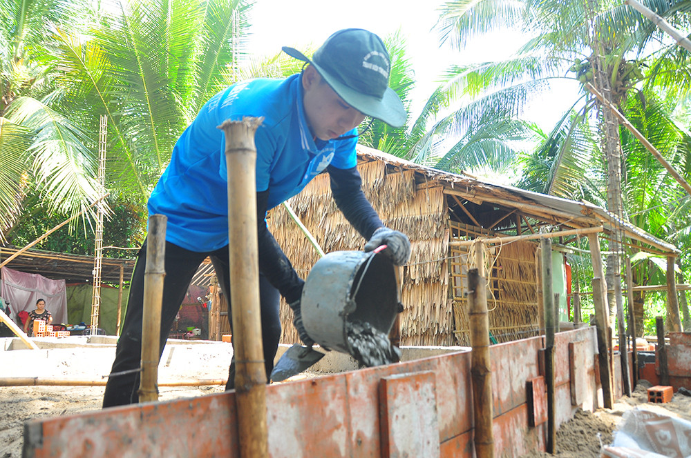 Chiến sỹ tình nguyện 'đội nắng' xây nhà giúp dân nghèo ảnh 13