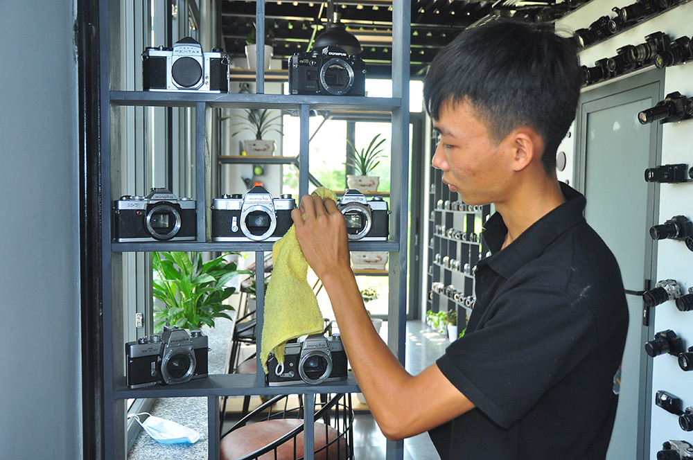 Lóa mắt với bộ sưu tập 600 máy ảnh của chàng trai ở miền Tây ảnh 16