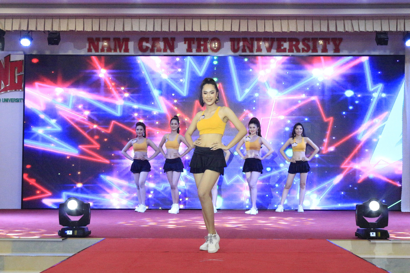 Nữ sinh Lê Thị Tường Vy đăng quang Hoa khôi đại học Nam Cần Thơ ảnh 4