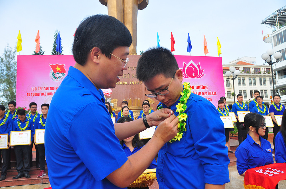 Cần Thơ tuyên dương 79 thanh niên tiên tiến làm theo lời Bác ảnh 7