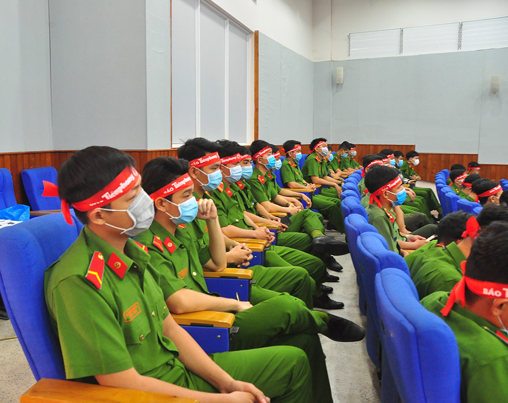 Hàng trăm bạn trẻ sôi nổi hiến máu tại trường ĐH An Giang ảnh 14