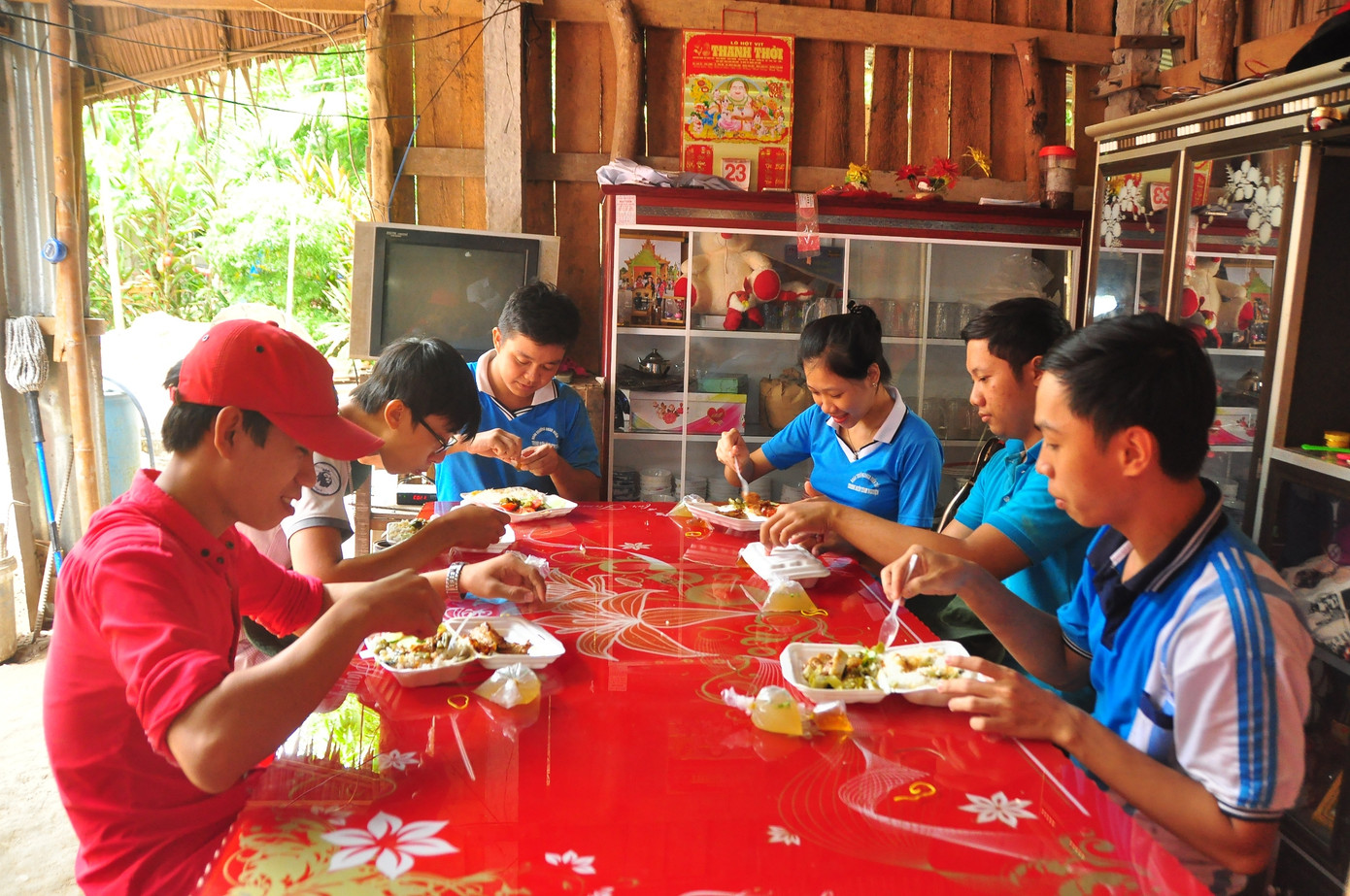 Nữ kỹ sư tương lai say mê xây nhà giúp dân nghèo ảnh 7