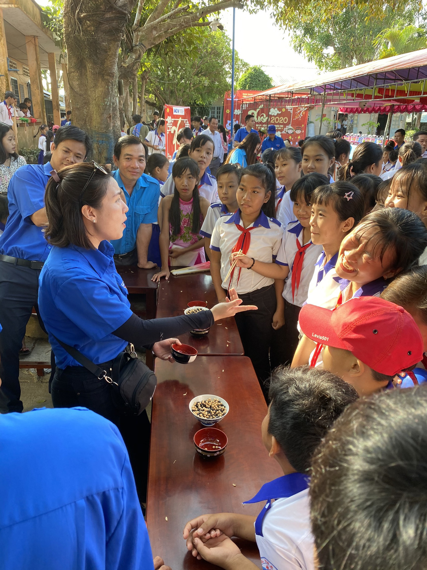 Mang xuân yêu thương đến với trẻ em nghèo vùng sâu ảnh 5