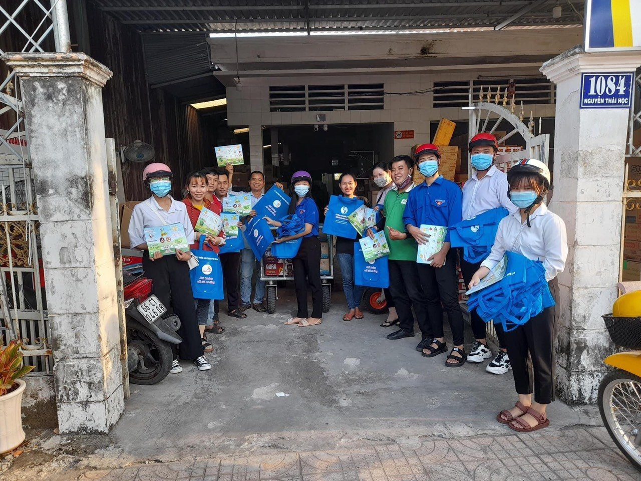 Đất Sen Hồng rực rỡ sắc xuân màu áo xanh tình nguyện ảnh 6