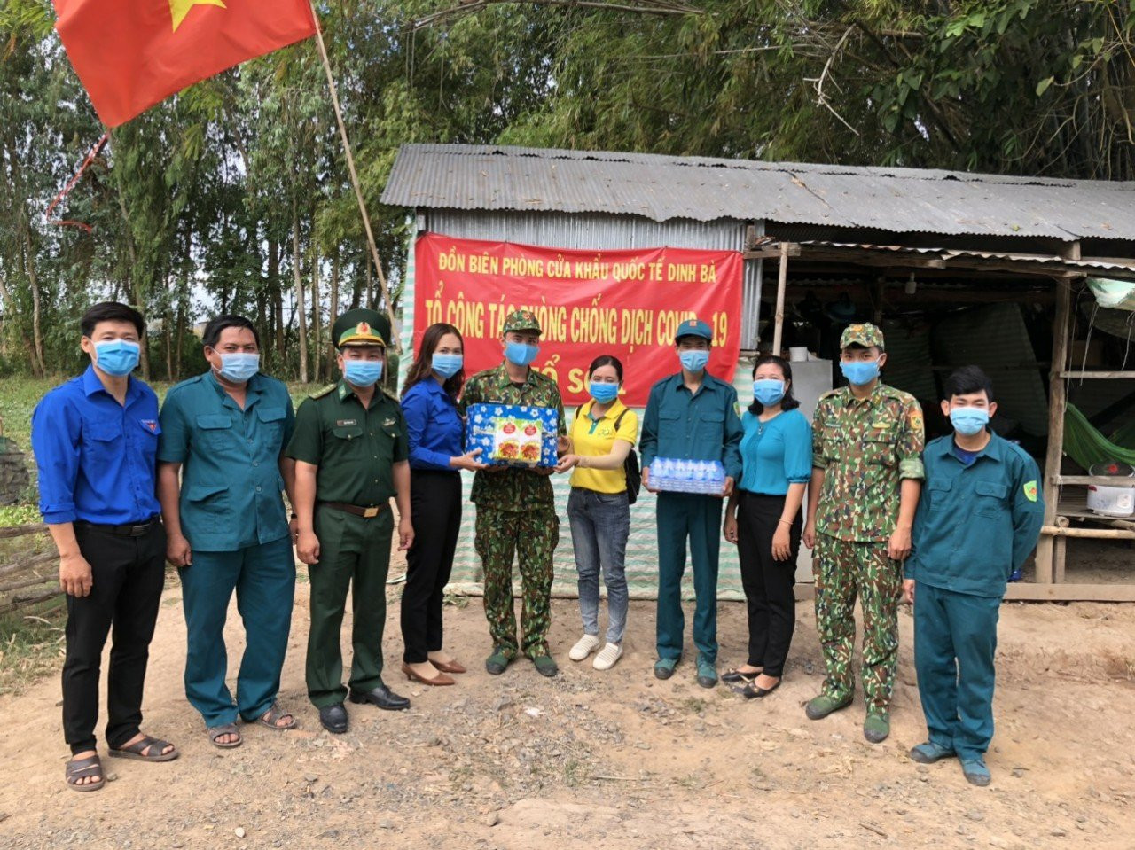 Đất Sen Hồng rực rỡ sắc xuân màu áo xanh tình nguyện ảnh 8