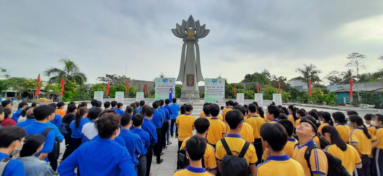 Đất Sen Hồng rực rỡ sắc xuân màu áo xanh tình nguyện ảnh 12