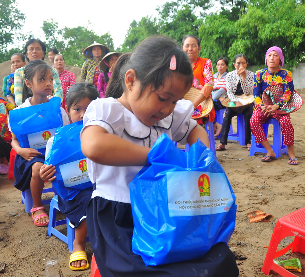 'Chuyến xe ước mơ' mang yêu thương đến với học sinh vùng sâu ảnh 16