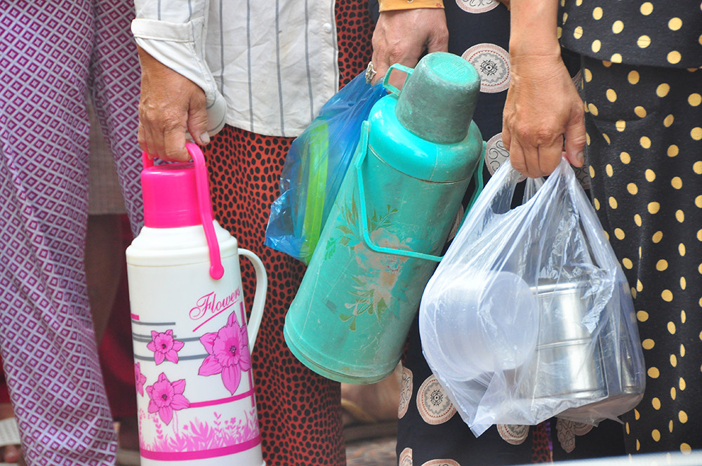 Ấm lòng bữa cơm dành cho bệnh nhân không về quê đón Tết ảnh 9