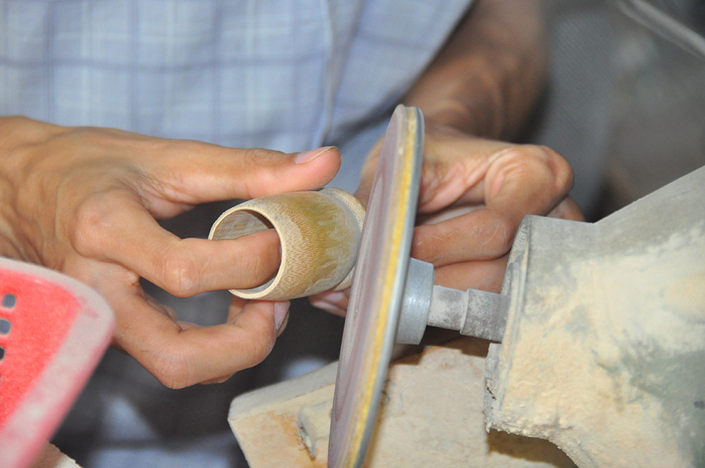 Tác phẩm nghệ thuật từ tre qua bàn tay khéo léo của chàng trai khuyết tật ảnh 11